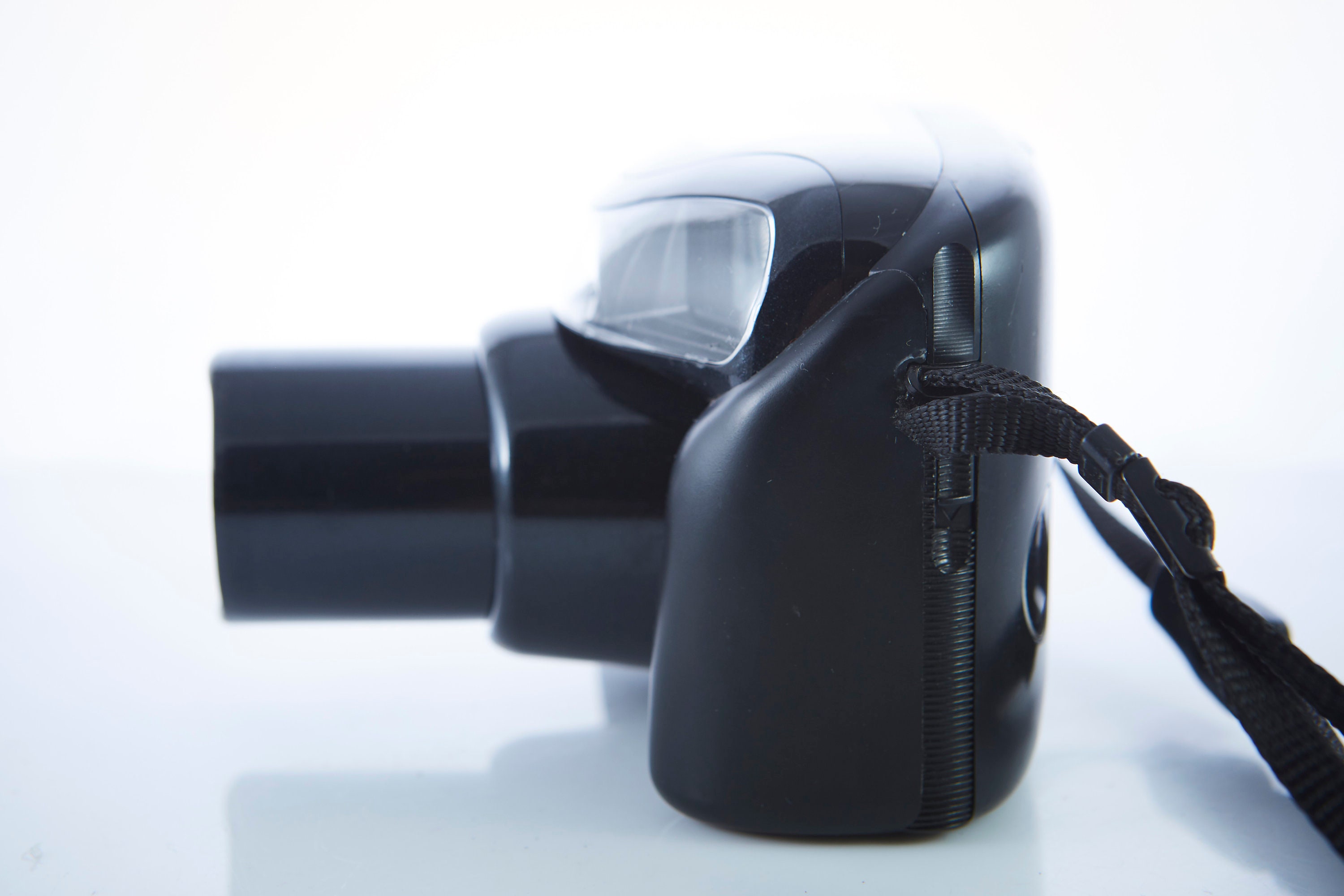 コニカ AiBORG 35 mm フィルムカメラ: ポイント＆シュート、スーパー