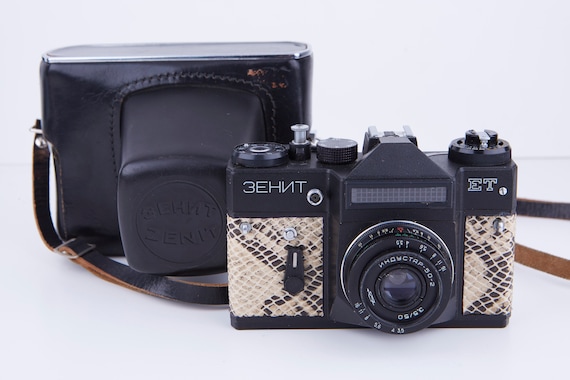 Appareil photo reflex Zenit-ET vintage : objectif Industar-50-2, couvercle du boîtier remplacé - France