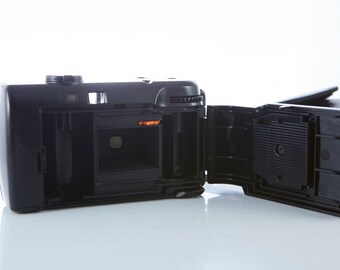 ヴィンテージ コニカ EFP-J フィルムカメラ：33 mm レンズ、ケース