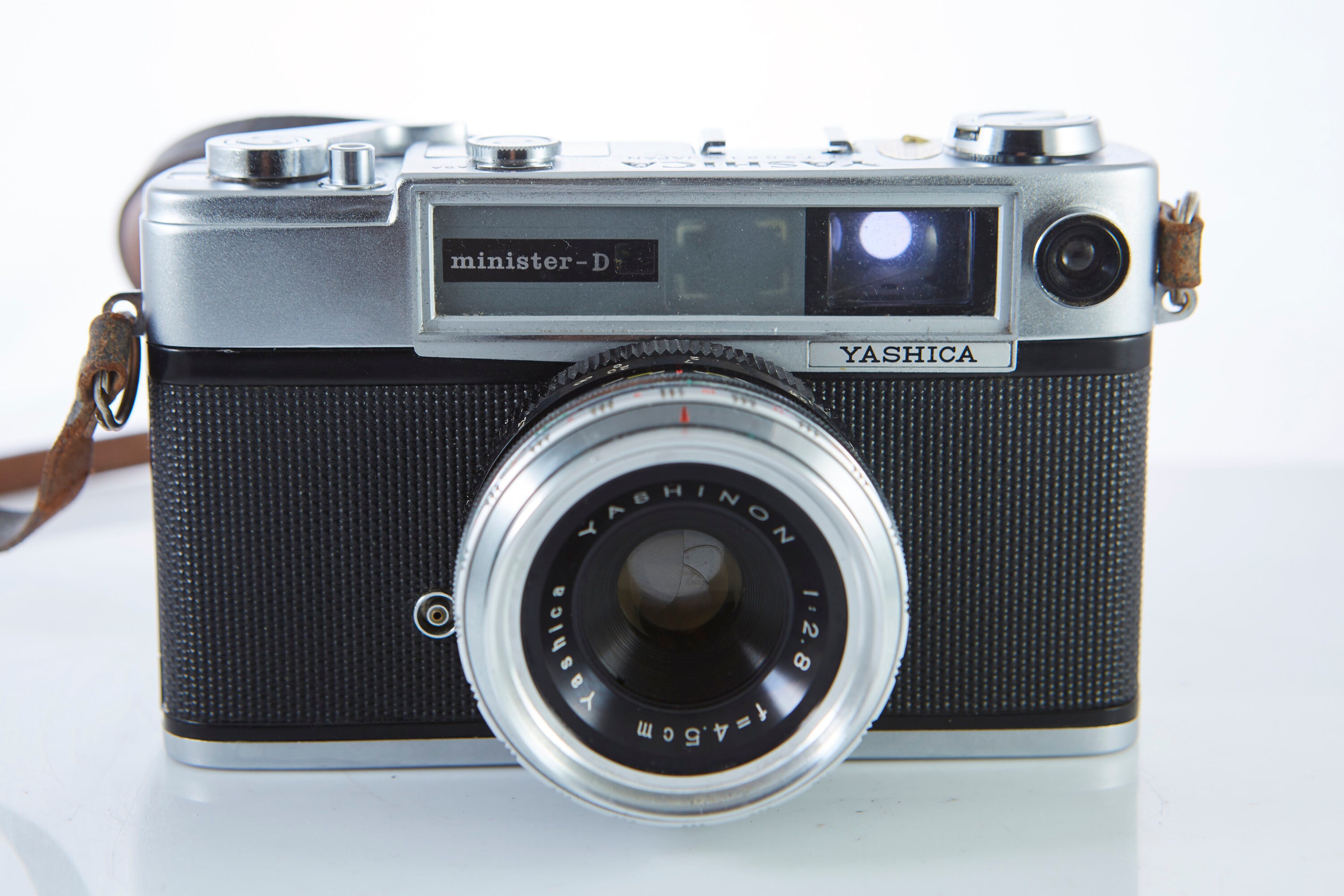 フィルムカメラ、ヤシカ・ミニスターD。レンズ：ヤシノン45mm f