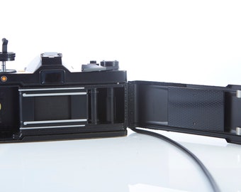 Mamiya NC1000s フィルム一眼レフカメラ マミヤ NC1000s 一眼レフフィルムカメラ（50mmと200mmレンズ付き