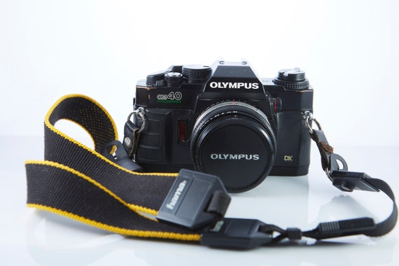 オリンパス OM40 プログラムフィルムカメラ：50mmレンズ、実用一眼レフ