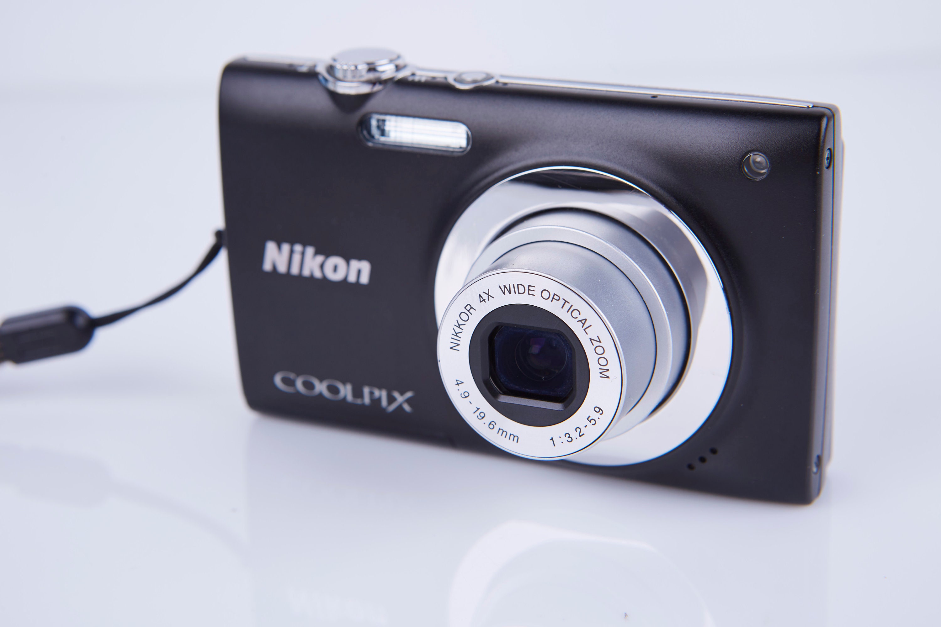 Nikon Coolpix S2500 12MP 4 X Optical Zoom Digital Camera. Vintage