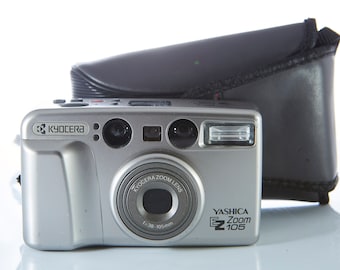 Fotocamera a pellicola Yashica EZ Zoom 105: 35 mm punta e scatta con custodia