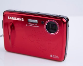 Samsung PL10 Compact Digital Camera. Vintage Digital Camera. Working Digital Camera. Tested. Point and Shoot Camera.