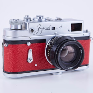 Vintage filmcamera Zorki. Meetzoekercamera ZORKI-4 . Zeldzame jubileumversie &quot;GEWELDIG - 50 OKTOBER&quot;.