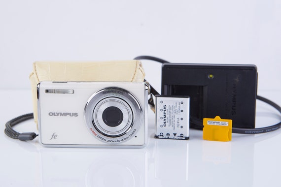 Olympus FE-4010 Compact Digital Camera. Vintage Digital Camera