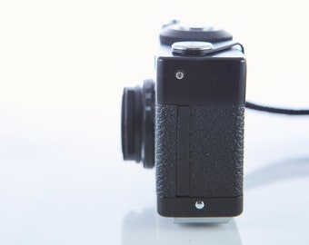 Rollei 35 LEDフィルムカメラ：トリオターレンズ、ケース、ストラップ