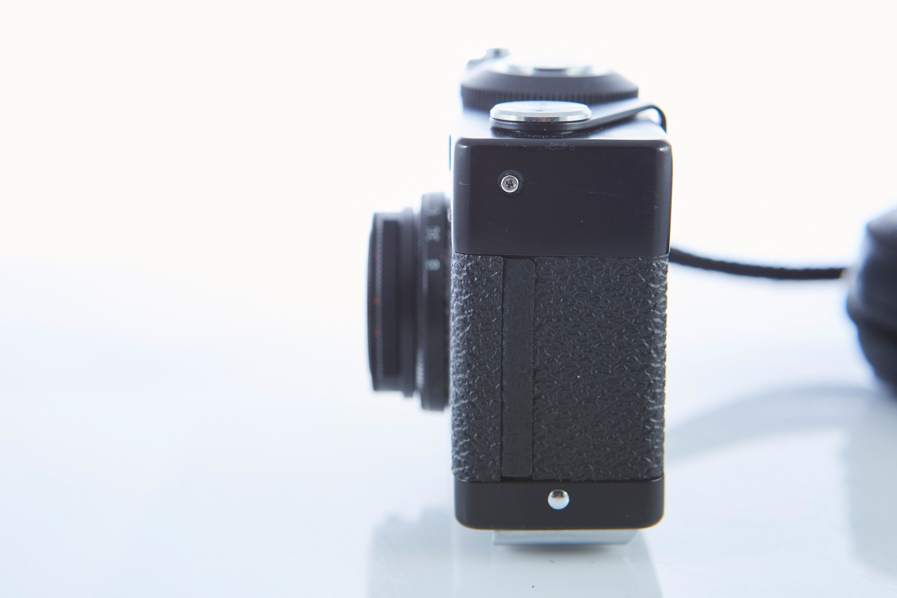 Rollei 35 LEDフィルムカメラ：トリオターレンズ、ケース、ストラップ