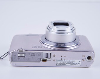 OLYMPUS VR-360 シルバー 12.5倍ズーム Olympus VR-360 Digital Camera 16 Megapixels 12.5x Optical