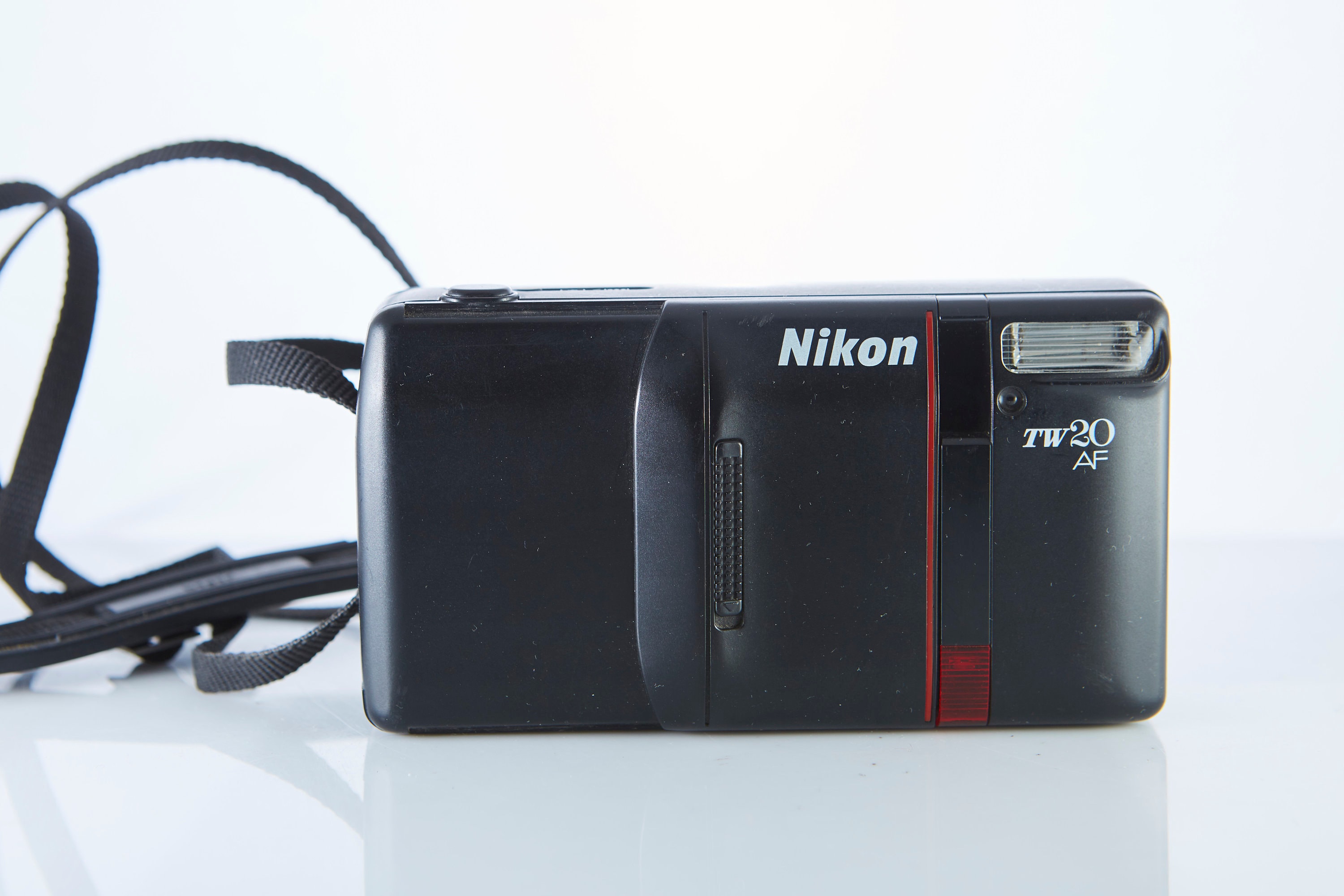 Near MINT] Nikon TW20 Quartz Date AF Point & Shoot 35mm Film