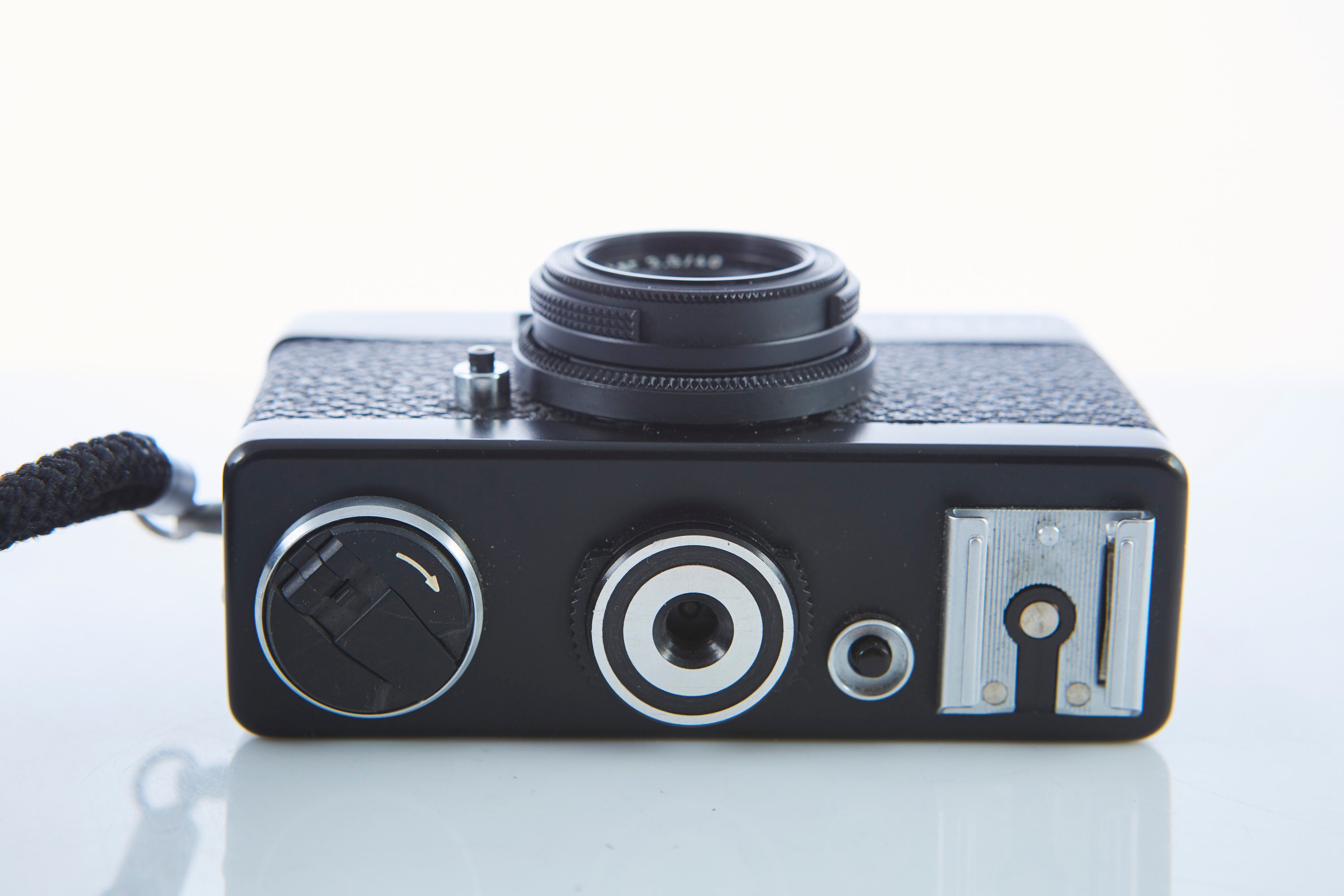 Rollei 35 LEDフィルムカメラ：トリオターレンズ、ケース、ストラップ
