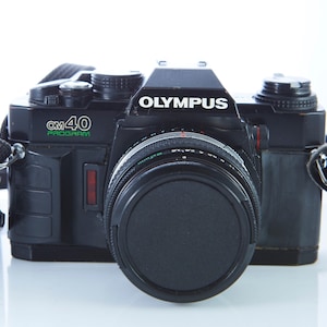 Filmkamera Olympus OM40 Program.Objektiv Olympus Auto-S 50 mm /1,8. Spiegelreflexkamera. Funktionierende Filmkamera.
