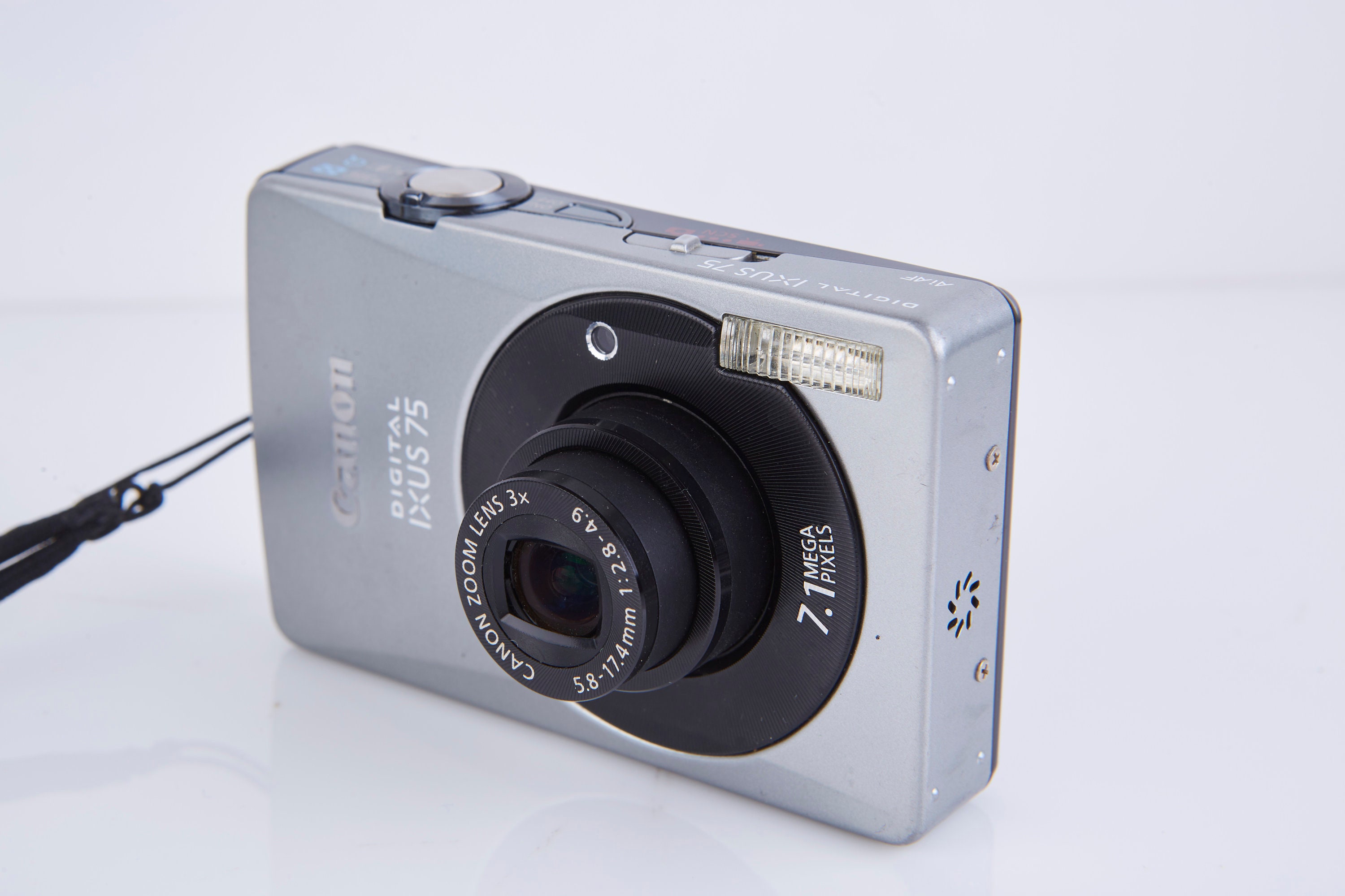 Canon Digital IXUS 75 7MP 3X Zoom Compact Digital Camera Canon Digital IXUS 75 7MP 3X Zoom Compact Digital Camera