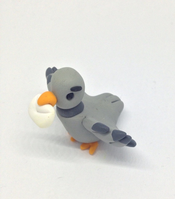 かわいい鳩のポスト粘土フィモ - 郵便物を運ぶかわいいスタイルの飛ん