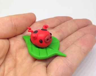 Miniaturowy wisiorek w kształcie biedronki i świnki Kawaii: czerwony, uroczy brelok do kluczy