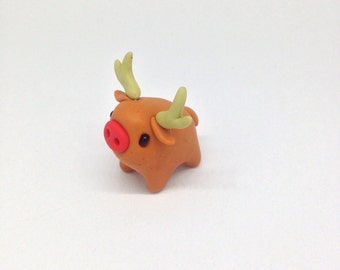ミニチュア クリスマス ルドルフ ピギー トナカイ かわいい小さなクリスマスの置物、ポリマー粘土 フィモ - かわいいスタイルのピギーの置物