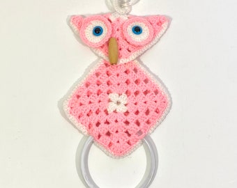 Vintage 70’s Crocheted Pink Owl Towel Holder - Vintage Owl Art - Vintage Kitschy Art - Crochet Owl - 70’s Owl Art - 70’s Bathroom