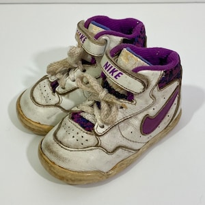 Tênis Nike Cano Alto Vintage 1991 para Bebês Tamanho 3,5 - Tênis Nike dos anos 90 - Nikes para Bebês - Nike Tamanho 3,5 - Tênis Nike Vintage para Bebês - Nikes Roxos