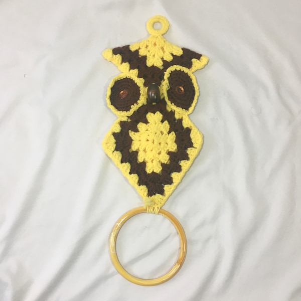 Vintage 70’s Handmade Crocheted Owl Towel Holder - Vintage Owl Wallhanging - Boho Owl Art - 70’s Owl Wall Decor - Owl Decor