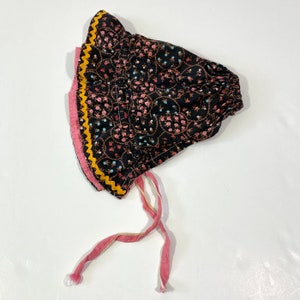 Girl’s Vintage Handmade Sunbonnet - Vintage Bonnet - Prairie Bonnet - Floral Bonnet - Pioneer Bonnet - 60’s Bonnet