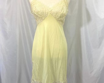 Vintage jaren 60 Formfit Rogers gele kanten nylon slip maat Small 36 kort
