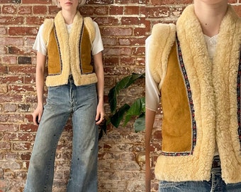 Vintage 1970s Kauri Kraft Suede Real Sherpa Trim Vest - 70s Boho Floral Trim Shearling Vest - XXS