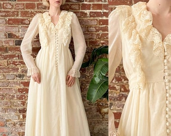 Vintage 1970s Candi Jones Cream Boho Prairie Maxi Dress - 70s Candi Jones Ruffled Lace Trim Puff Sleeve Prairie Dress - Medium 29 Waist Max