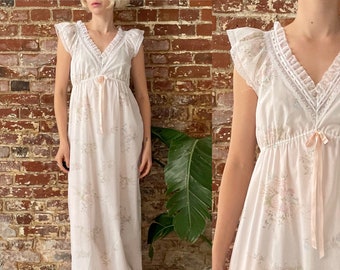 Vestido largo lencero vintage de los años 70 con estampado de flores blancas y mangas onduladas - Union Made - Talla pequeña
