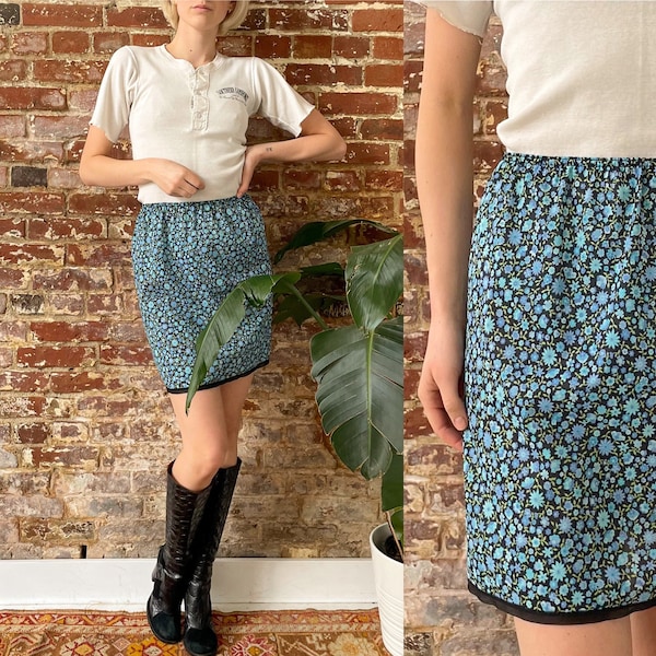 Vintage 1960s Blue Floral Nylon Slip Skirt - 60s Dorothy Perkins Blue Daisy Floral Half Slip - Short Slip Skirt - XS Small