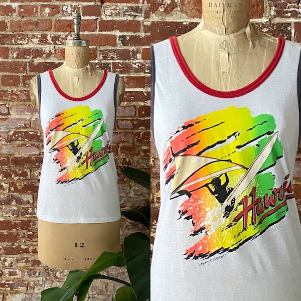 Vintage 1980er Jahre Windsurfer Hawaii Souvenir zweifarbiges Ringer Tank - 80er Jahre Hawaii Windsurfen Grafik Tank Top - Single Stitch Made in USA - klein