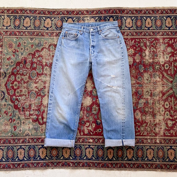 Vintage Levis Levis Strauss LVC 501 501XX indigo blue denim jeans selvedge  big e made in USA 32 x 32 redline selvedge button fly 555