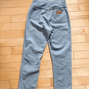 Jeans Wrangler vintage de los años 60 con etiqueta de cuerda, corte pitillo, piel sanforizada, tiro alto, pierna cónica, talla pequeña: 66 cm de cintura, 99 cm de cadera. imagen 8