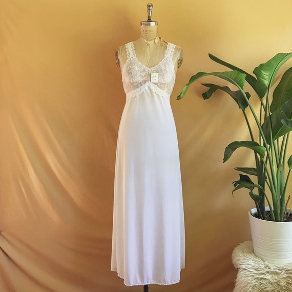 Vintage 1980s Deadstock Eaton's Lace Maxi Slip Dre