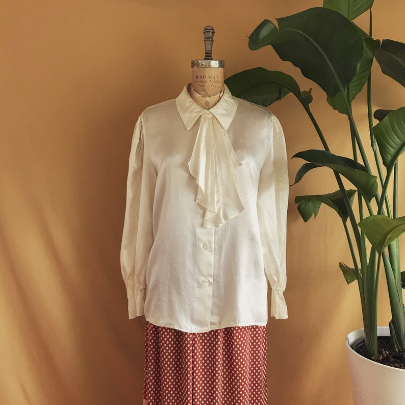 Made in USA Vintage 1990s Does 1970s Cream satin Pirate Blouse 90s Ruffle Collar Balloon Sleeve Blouse Large XL