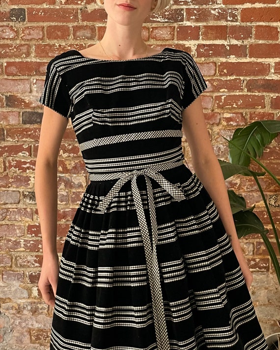 Vintage 1950s Black and White Gingham Striped Day… - image 5