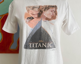 Vintage 90s Titanic Movie T-shirt / Leonardo Dicaprio & Kate
