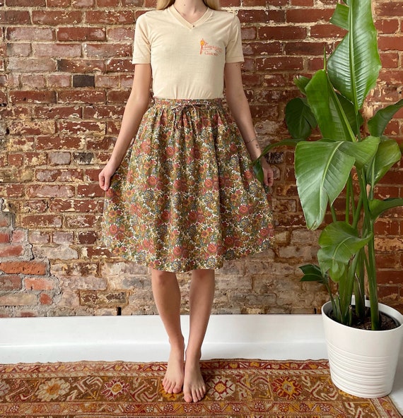 Cute Retro 60s Pleated Skirt Pink Blue Green Floral Pattern Vintage Botanical Skirt with Pockets