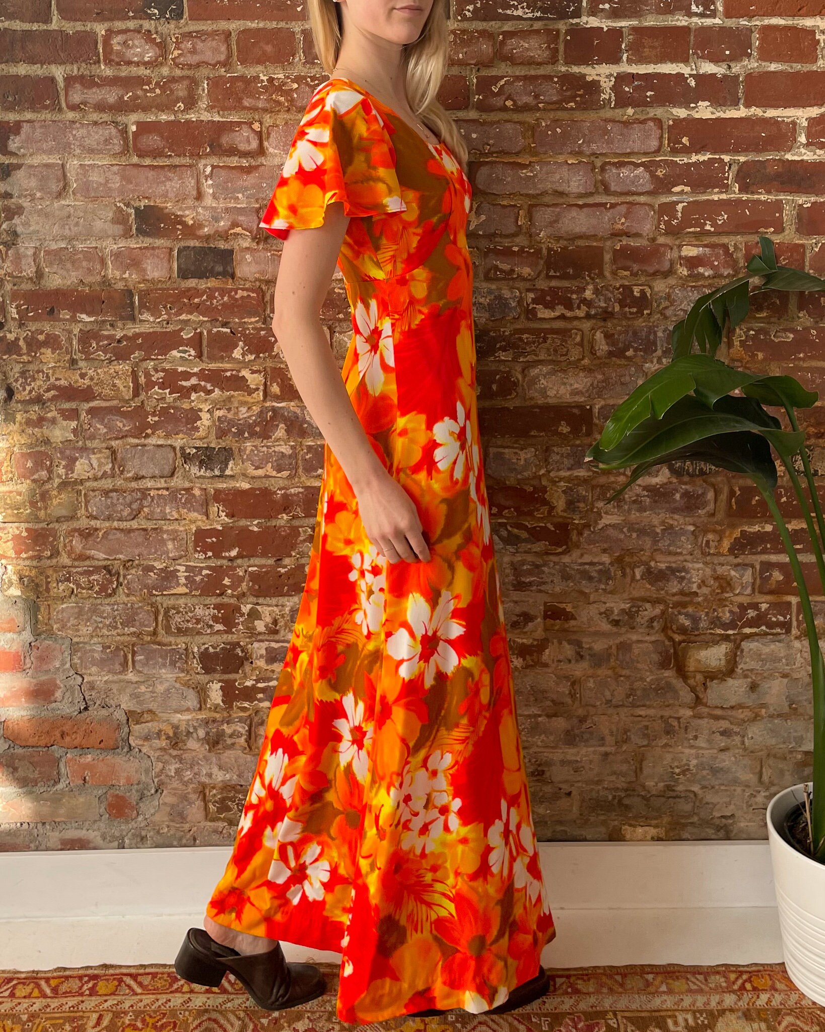 Vintage 1970s Mark Christopher Hawaii Orange Floral Flutter