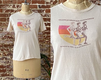 T-shirt vintage Seattle Seafair Summerun Marathon des années 1970 - R.E.I. des années 70 T-shirt beige Marathon de Seattle co-op - Coutures simples fabriquées aux États-Unis - Hommes S