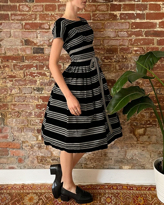 Vintage 1950s Black and White Gingham Striped Day… - image 4