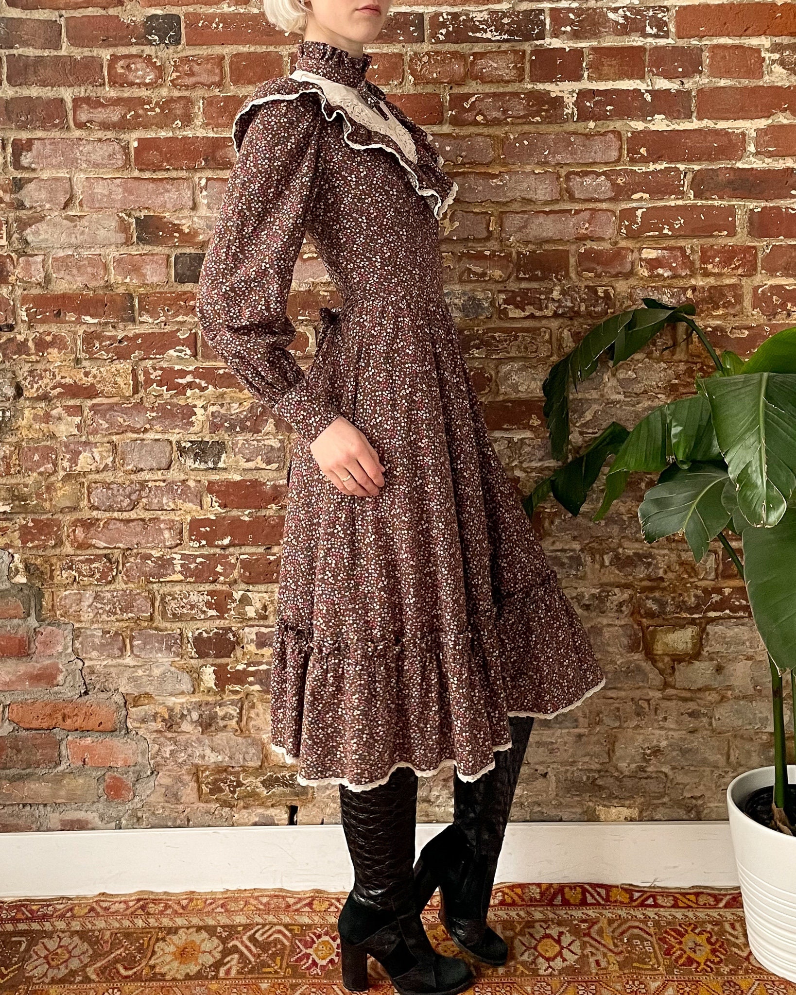 Vintage 1970s Gunne Sax Brown Calico Floral Balloon Sleeve