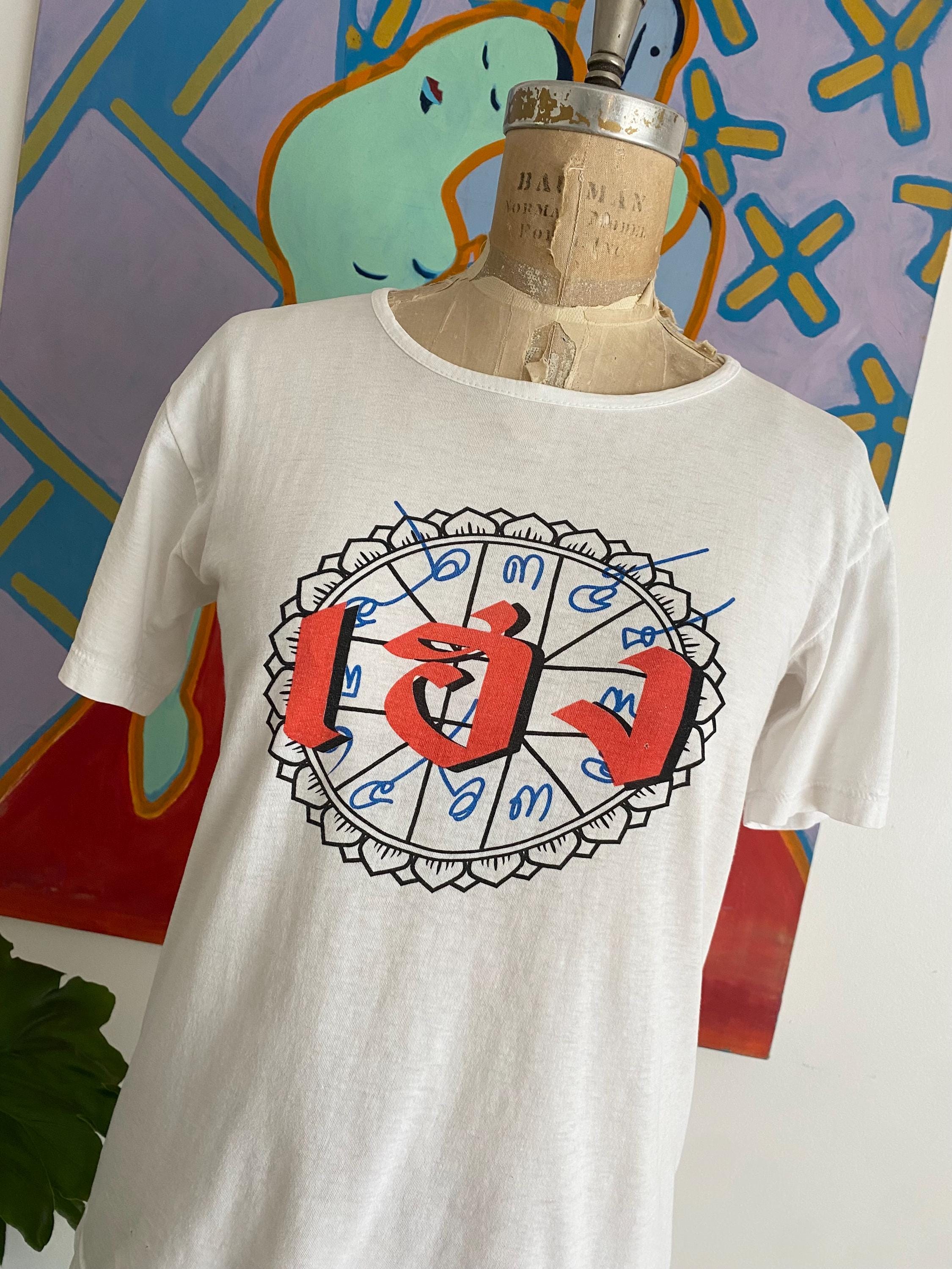 Vintage 1980er Jahre Lotus Mandala Art T-Shirt - 80er Jahre östliches religiöses Symbol Ringer T-Shirt - Baumwolle - S / Med 18,5 x 23,5 "Kürzere Passform