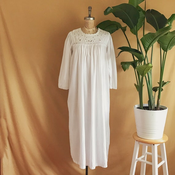 Vintage 1990s Does Victorian White Cotton Embroide