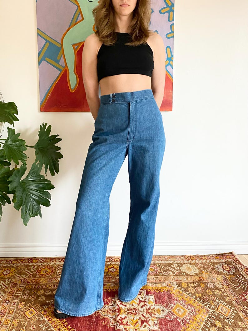 Pantalones vaqueros Wrangler de pierna ancha estilo marinero, estilo años 70, con bajo acampanado - Cintura 30/31, pierna larga imagen 1