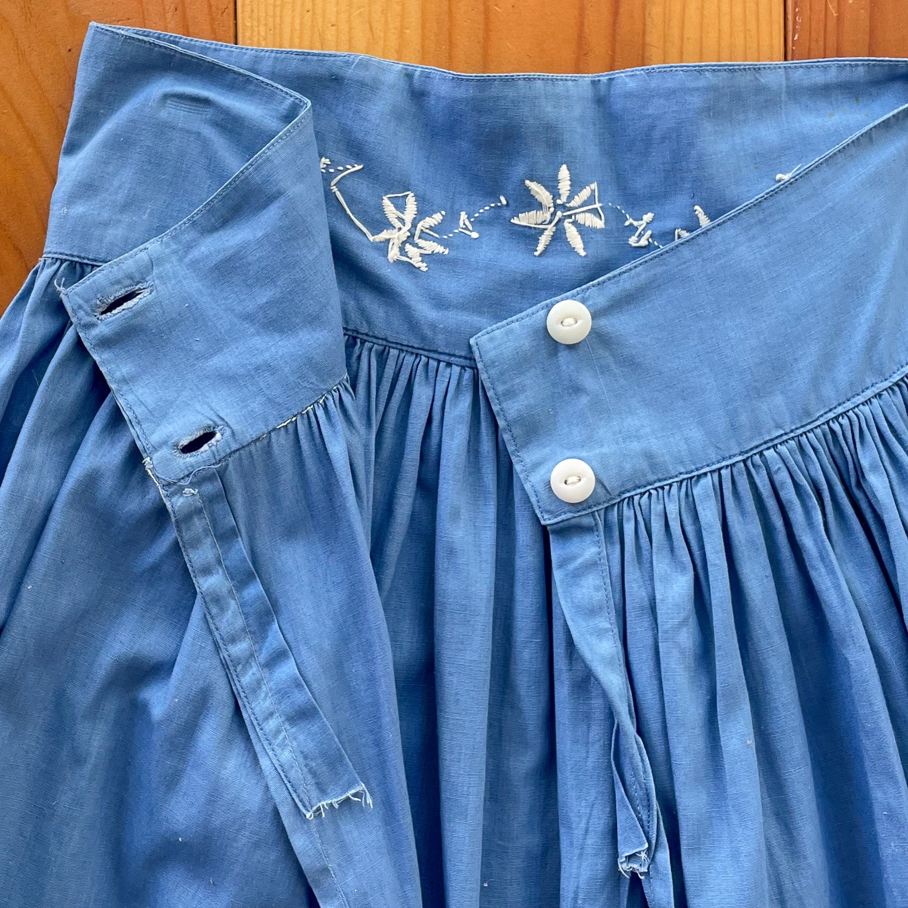ヴィンテージ 40年代/50年代 ブルー 刺繍 コットン ボタンバック