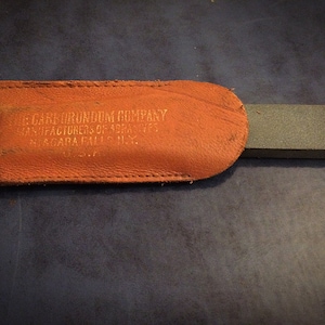 Vintage Carborundum Razor Honing Stone – Whetstone with Original Leather Pouch, Niagara Falls USA – Free U.S. Shipping