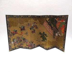 Vintage Japanese Byobu Tabletop Screen, 1950s 6 Panel Asian Battle Scene on Gold, Folding Tablescape Centerpiece Retro Decor, 24" x 11"