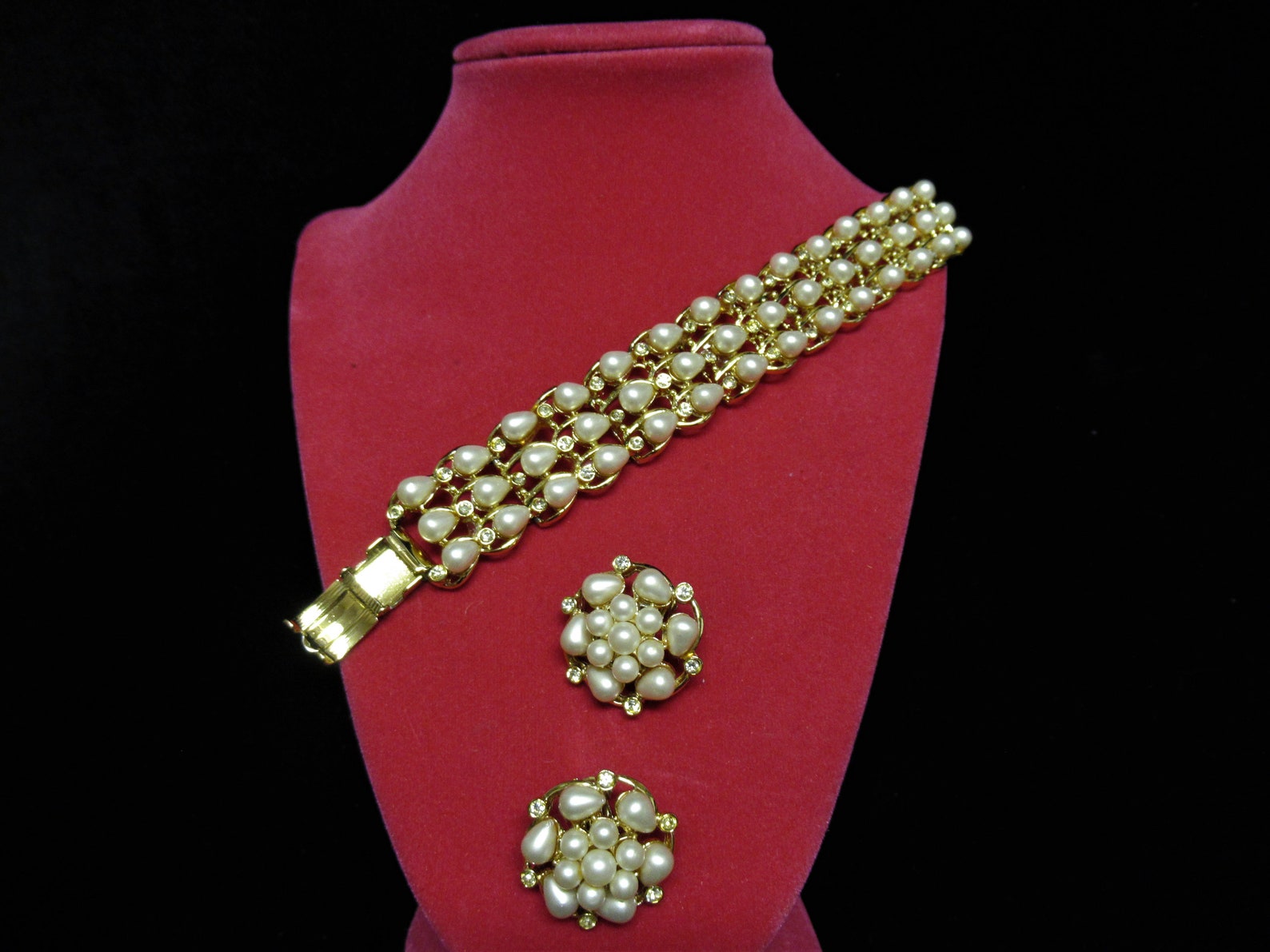 Charel Set