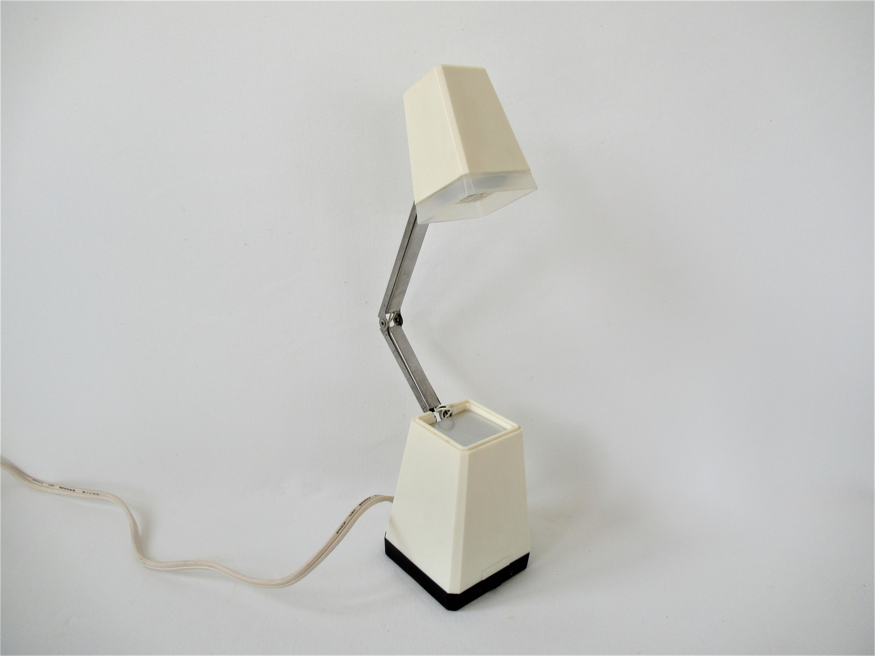 High intensity reading lamp sales